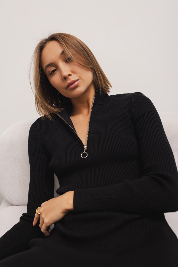 Lara Sukienka Dzianinowa z Suwakiem Czarna